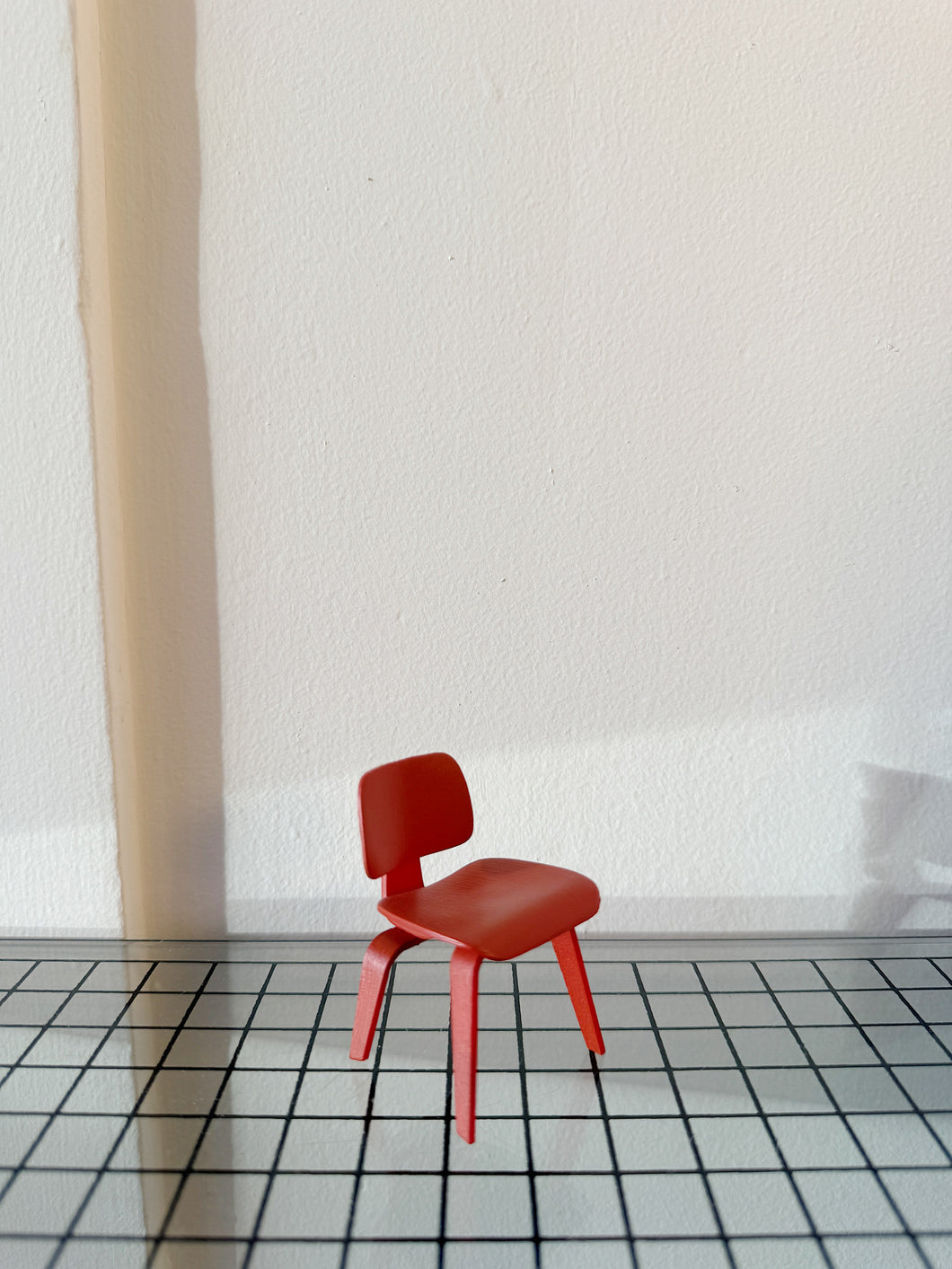 MINIATURES / DCW Red Chair