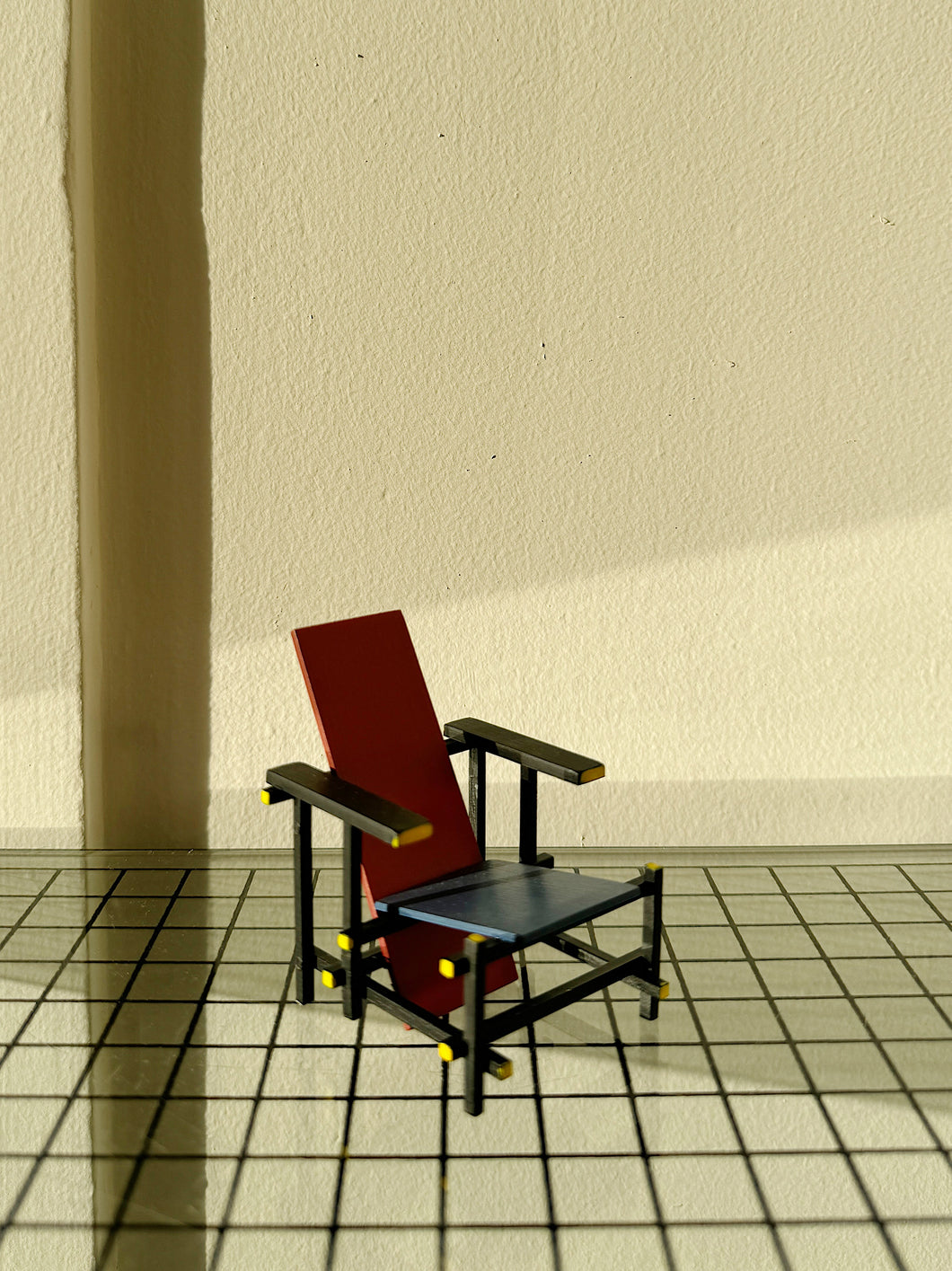 MINIATURES / Cassina Red and Blue Chair