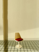 Load image into Gallery viewer, MINIATURES / Tulip Chair - Eero Saarinen
