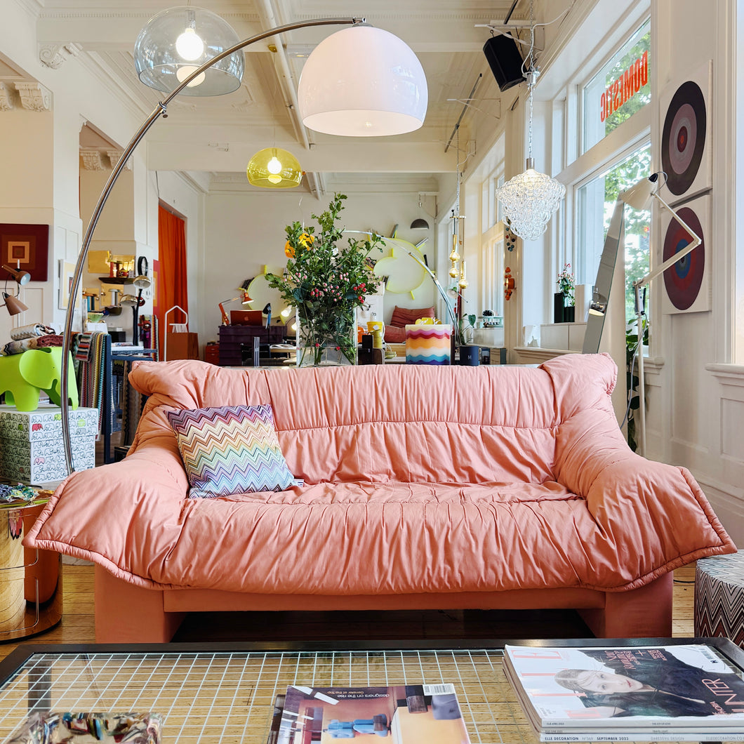 VINTAGE / Italian Design Post Modern Sofa - Peach