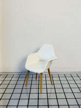 Load image into Gallery viewer, MINIATURES / Artiss Chair - Eames
